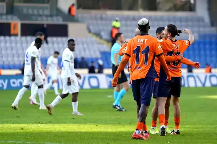 Başakşehir, Rizespor'u Evinde 2-0 Yendi