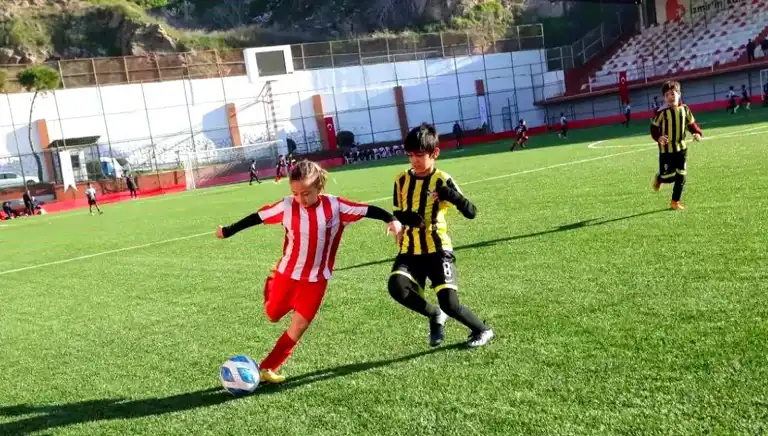 Bayraklı'da U-10 Futbol Turnuvası