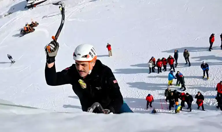 Erzurum'da Adrenalin Dolu Buz Tırmanışı!