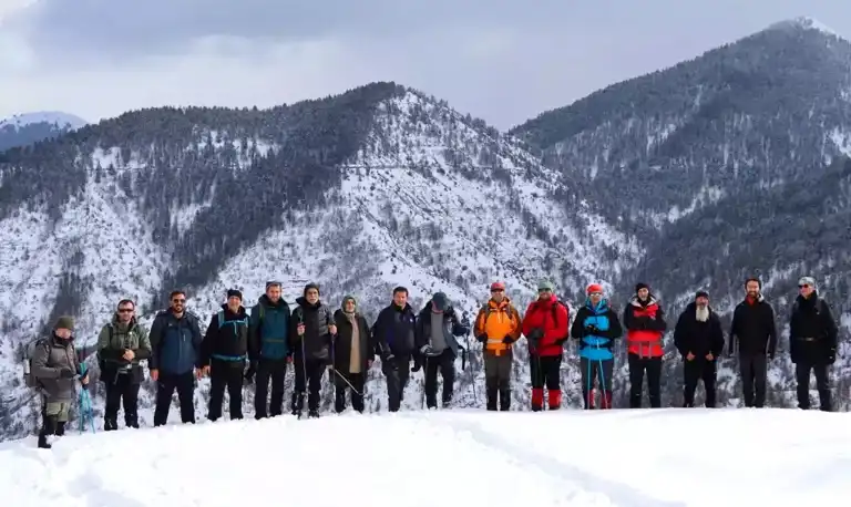 Kış Yürüyüşü Halay ve Kar Topuyla Şenlendi!